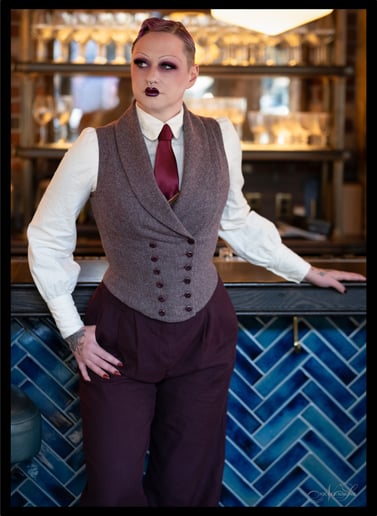 Gallery photo 1 of Dorian Dietrich | Singing Burlesque