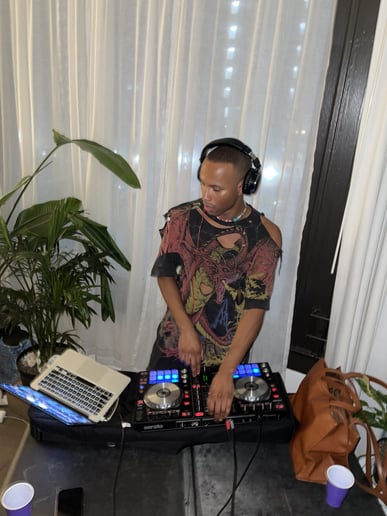Gallery photo 6 of DJ DORION