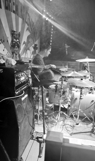 Gallery photo 6 of Downsyde Up 90's Tribute Band