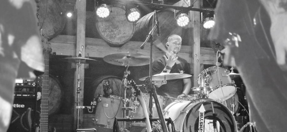 Gallery photo 7 of Downsyde Up 90's Tribute Band