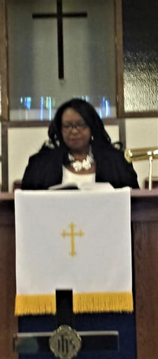 Gallery photo 1 of Dr. Gwendolyn Hayes Wedding Officiant