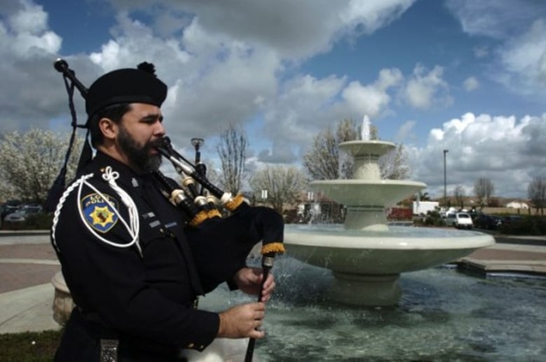 Gallery photo 11 of Dr. Raphael Pazo - Highland Bagpiper