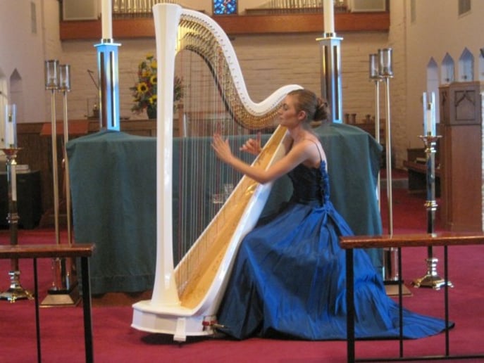 Gallery photo 2 of Dr. Vanessa Fountain, harpist