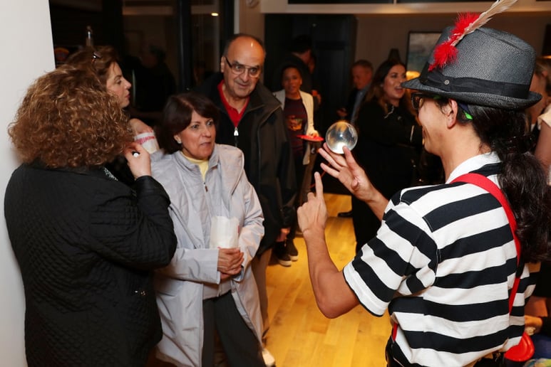 Gallery photo 10 of Draco the Juggler