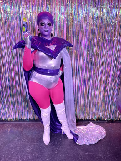 Gallery photo 3 of Drag performance