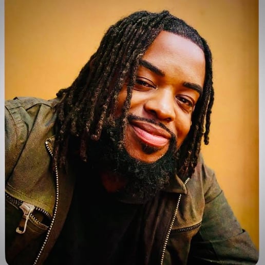 Gallery photo 4 of Dre Holland