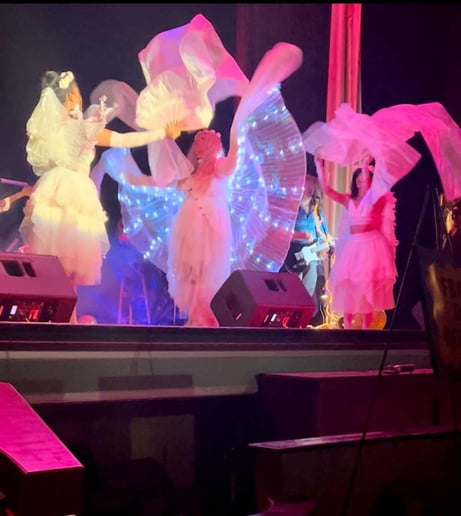 Gallery photo 3 of DREAMS Tribute Experience