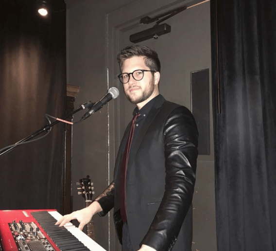 Gallery photo 1 of Drew Berries Live Looping