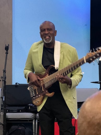 Gallery photo 10 of Drue Williams Jr. The "Voice of the Bass"