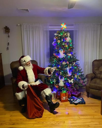Gallery photo 15 of Duane Paul (A New York Santa)