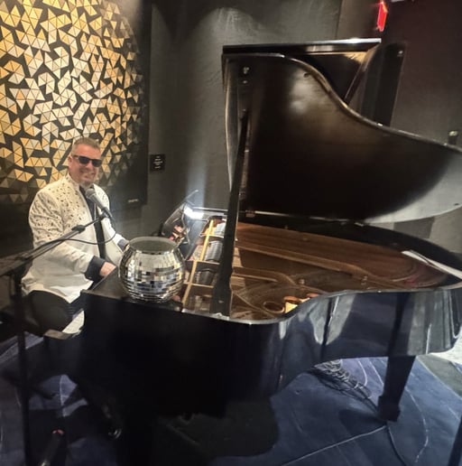Gallery photo 1 of Dueling Pianos Official