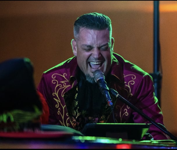 Gallery photo 5 of Dueling Pianos Official