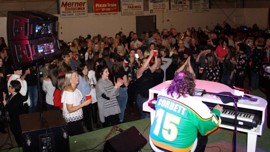 Gallery photo 5 of Duelling Pianos Niagara