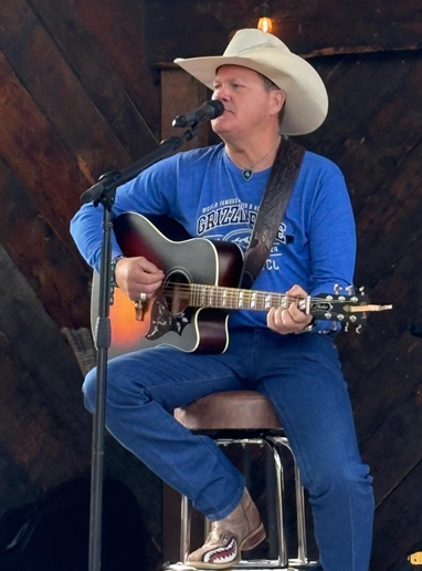 Gallery photo 11 of Duey Acoustic/Duey & Unbroken