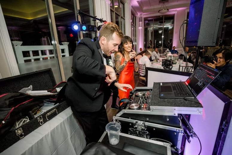 Gallery photo 1 of Dunder Mixin DJ