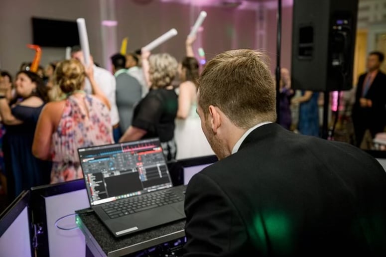 Gallery photo 2 of Dunder Mixin DJ