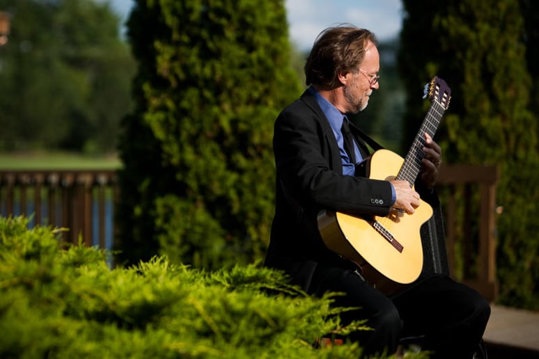 Gallery photo 3 of Dunstan Morey - Guitarist
