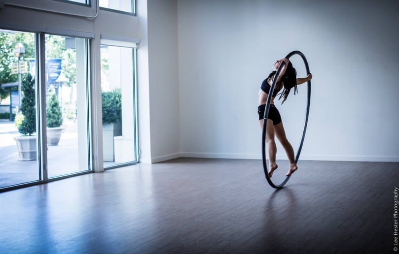 Gallery photo 2 of Cirque Orenda - Professional Aerialists & Acrobats