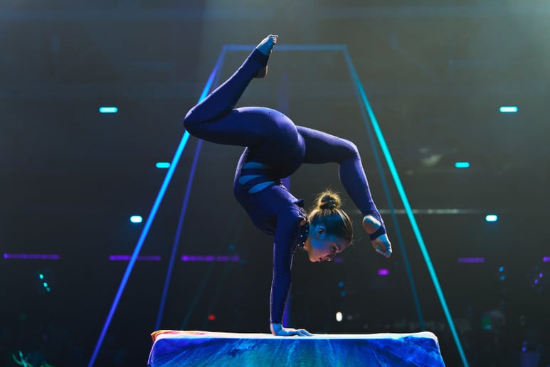 Gallery photo 4 of Cirque Orenda - Professional Aerialists & Acrobats