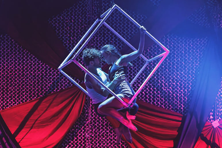 Gallery photo 5 of Duo Refraction
