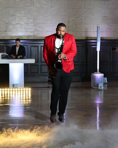 Gallery photo 2 of Oscar Dupree III - Saxophonist