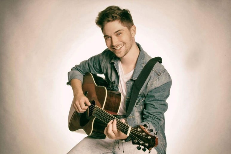 Gallery photo 1 of Dustin Bird