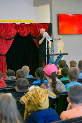 Gallery photo 9 of Dylan Looper Magic
