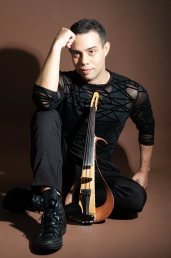 Gallery photo 8 of Dynamic and Elegant Strolling Violinist