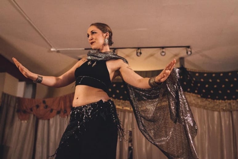Gallery photo 5 of Dynamic belly dancer