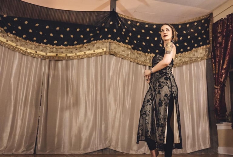 Gallery photo 8 of Dynamic belly dancer