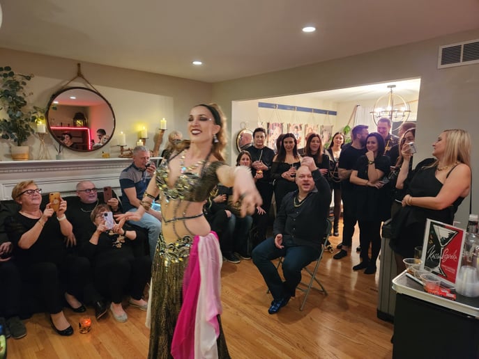 Gallery photo 2 of Dynamic belly dancer