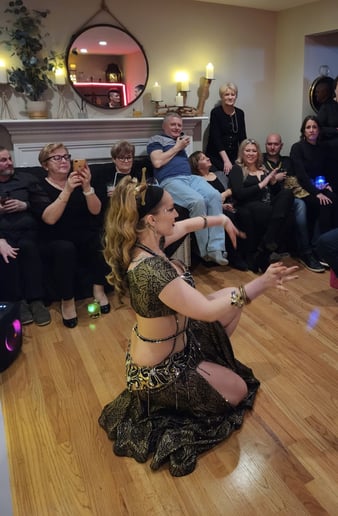 Gallery photo 3 of Dynamic belly dancer