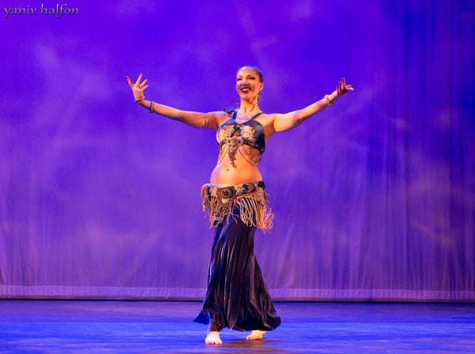 Gallery photo 1 of Dynamic belly dancer