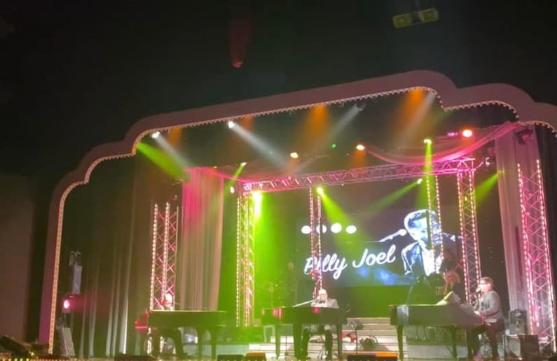 Gallery photo 7 of East Coast Dueling Pianos