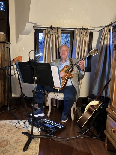 Gallery photo 5 of Easy Listening Guitarist and Singer