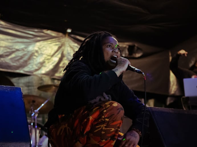 Gallery photo 3 of Ebri Yahloe