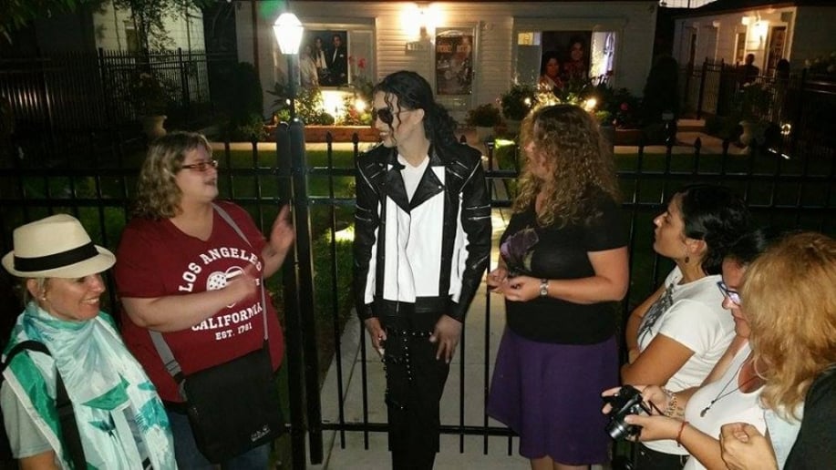 Gallery photo 12 of Ed Hollis as Michael Jackson