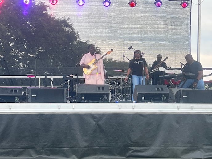 Gallery photo 2 of Eddie Bryant and The Amazing Wonders