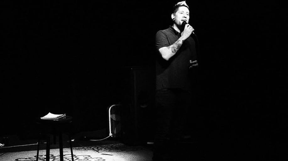 Gallery photo 5 of Edgy Club-Style Comedian