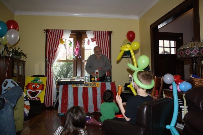 Gallery photo 9 of Edsel Entertainment Magician, Face Painter, and Balloon Twister