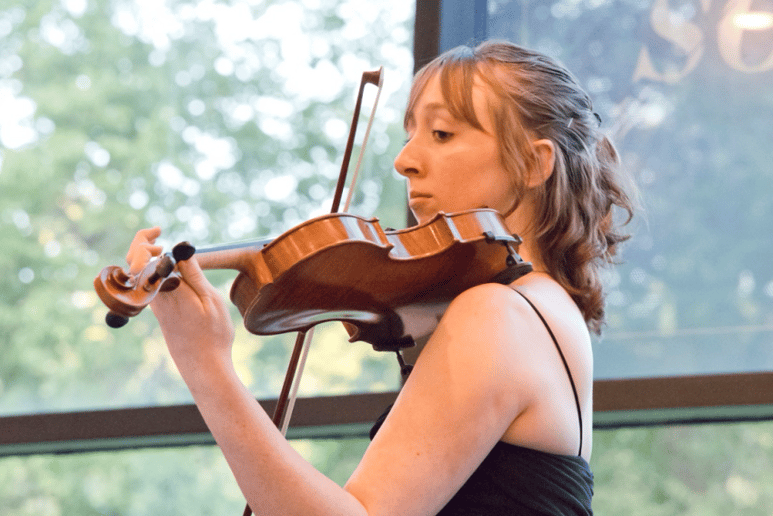 Gallery photo 2 of Eileen Currie - Violinist