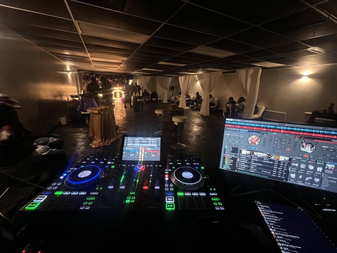 Gallery photo 2 of DJ U Know