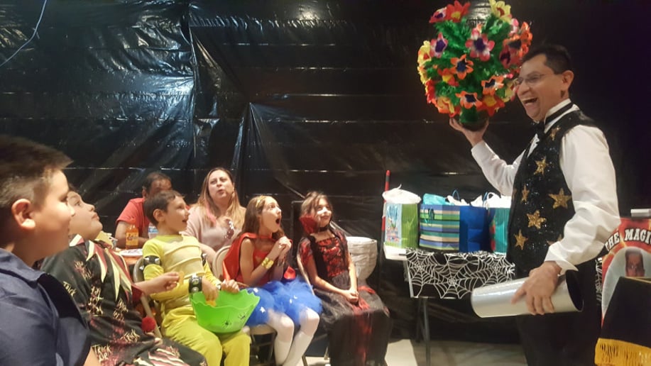 Gallery photo 4 of El Mago Magic Show