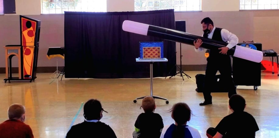 Gallery photo 9 of El Mago Magic Show