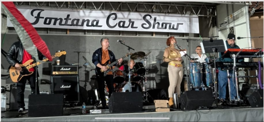 Gallery photo 3 of Spanglish Beat Band