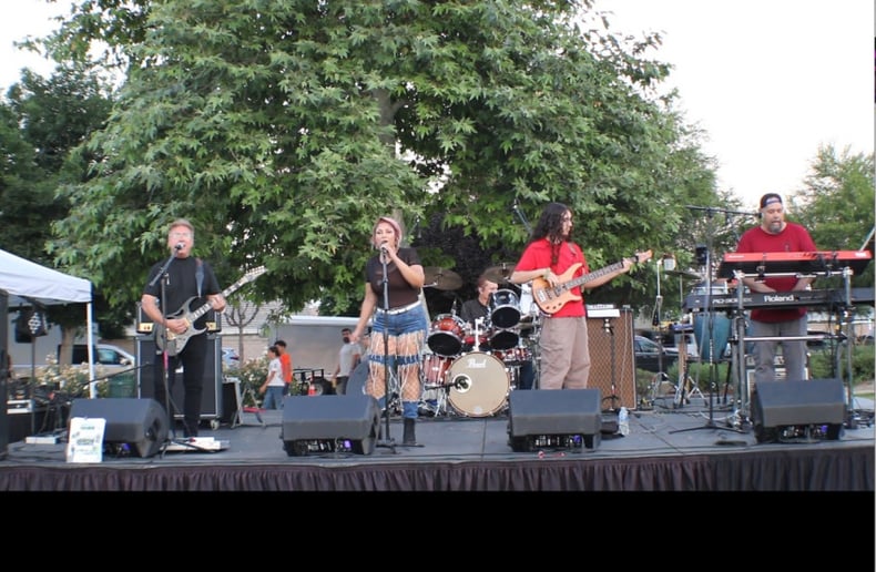 Gallery photo 4 of Spanglish Beat Band