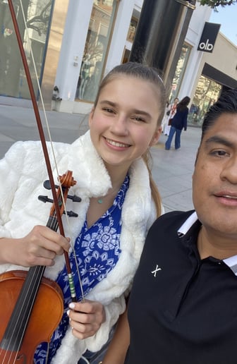 Gallery photo 7 of El Violinista De Los Angeles
