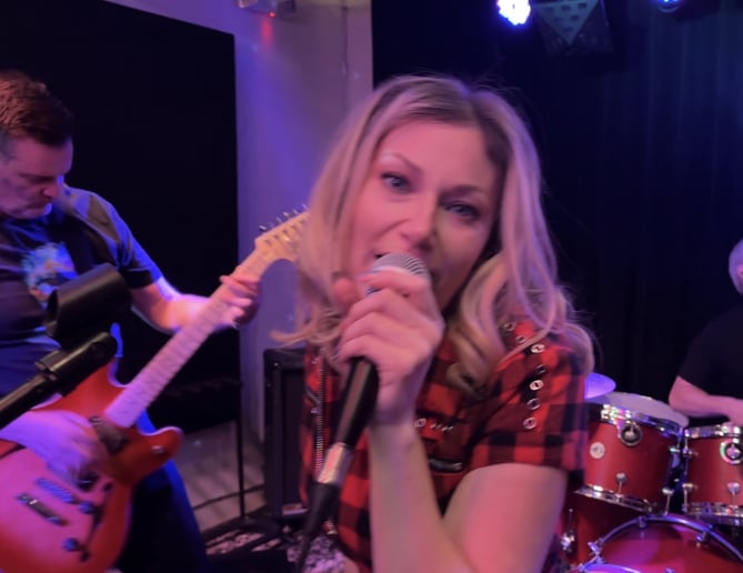 Gallery photo 2 of Electric Blonde Radio