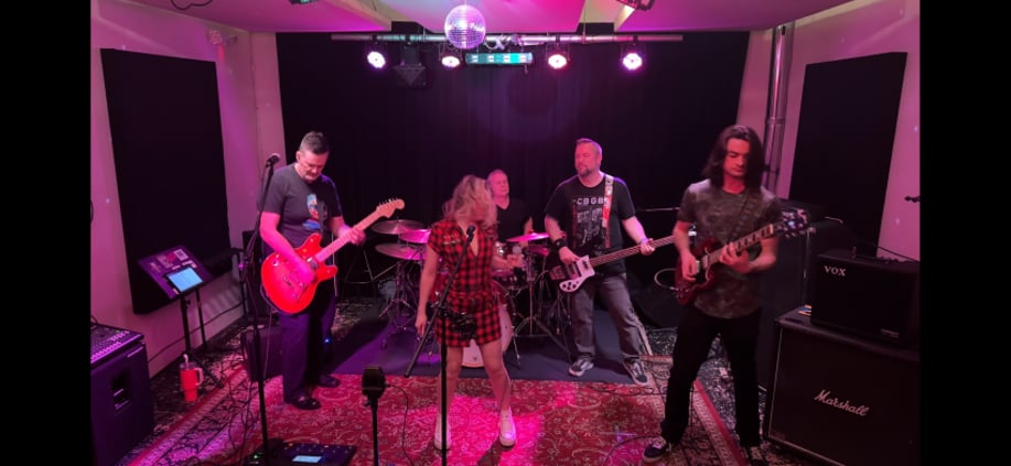 Gallery photo 4 of Electric Blonde Radio
