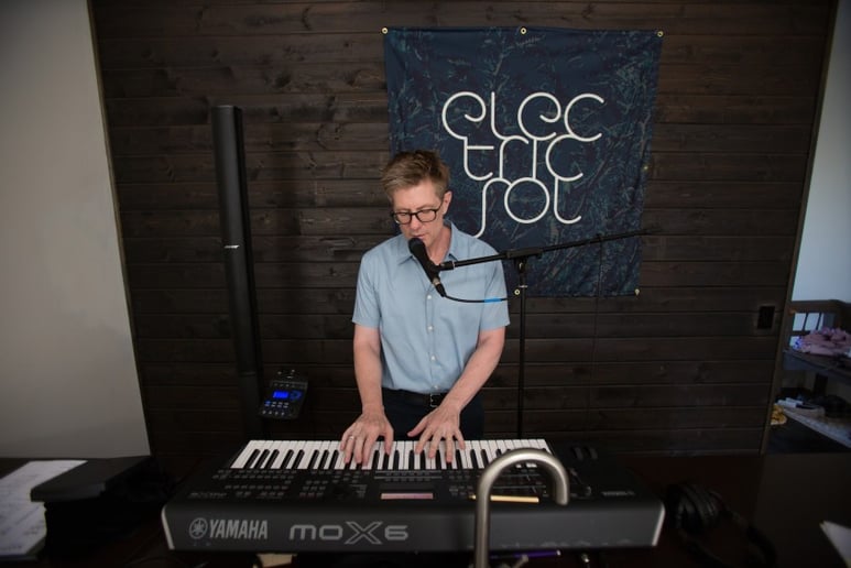 Gallery photo 4 of Electric Sol